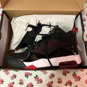 Jordan Maxim 200 (GS) ❤️🖤